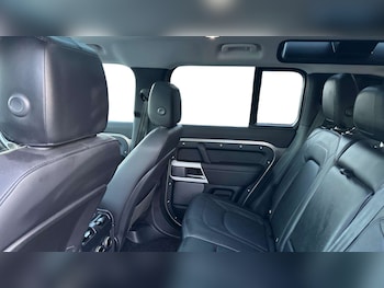 Used Land Rover Defender 2024 for sale - 77810811: Photo