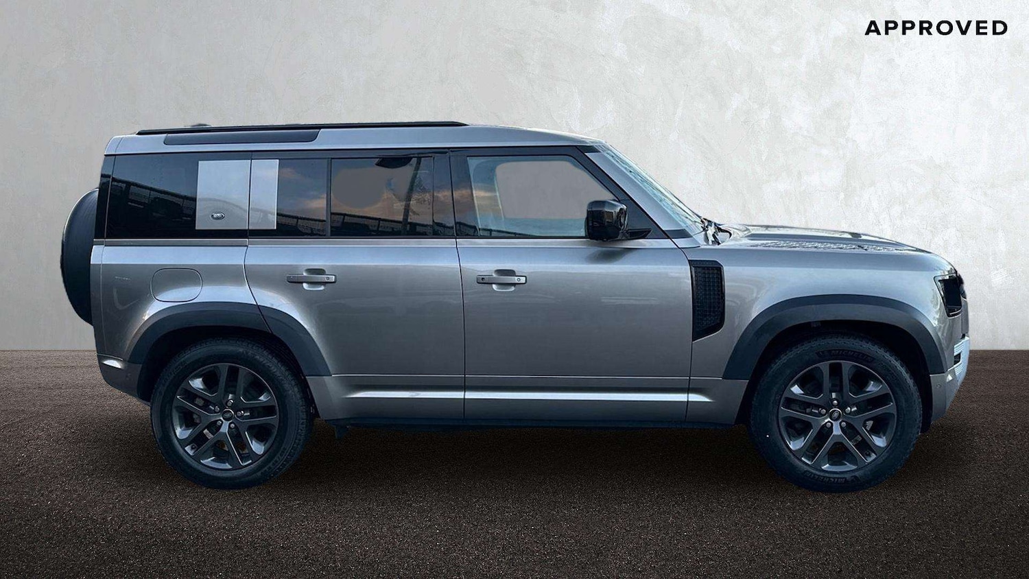 Used Land Rover Defender 2024 for sale - 77810811: Photo 5