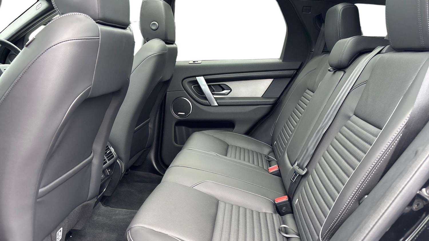 Used Land Rover Discovery Sport 2025 for sale - 78221235: Photo 4