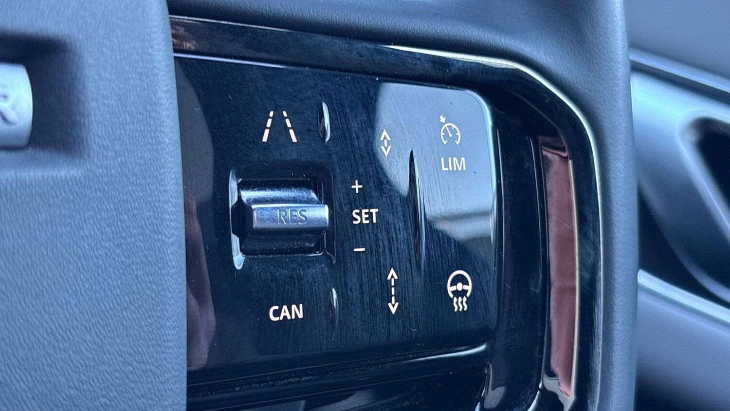 Used Land Rover Range Rover Velar 2023 for sale - 77000230: Photo 31