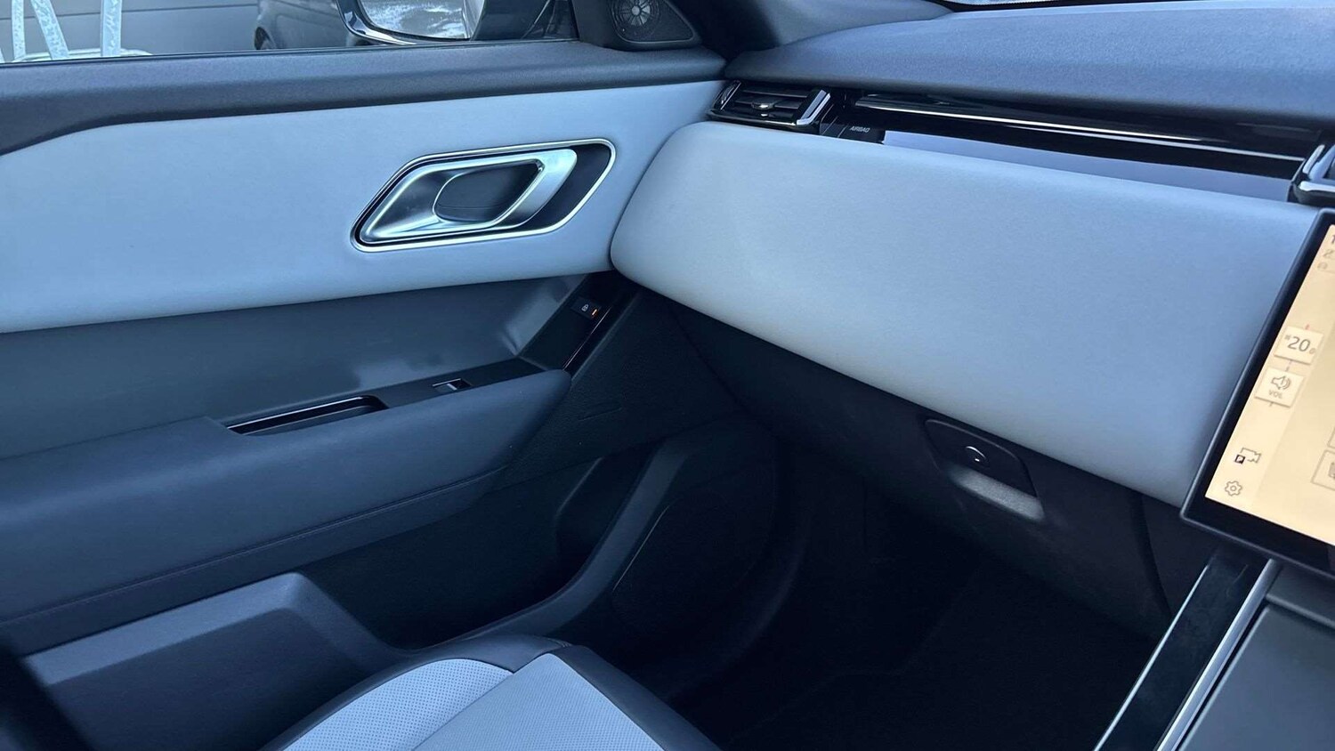 Used Land Rover Range Rover Velar 2023 for sale - 77000230: Photo 33