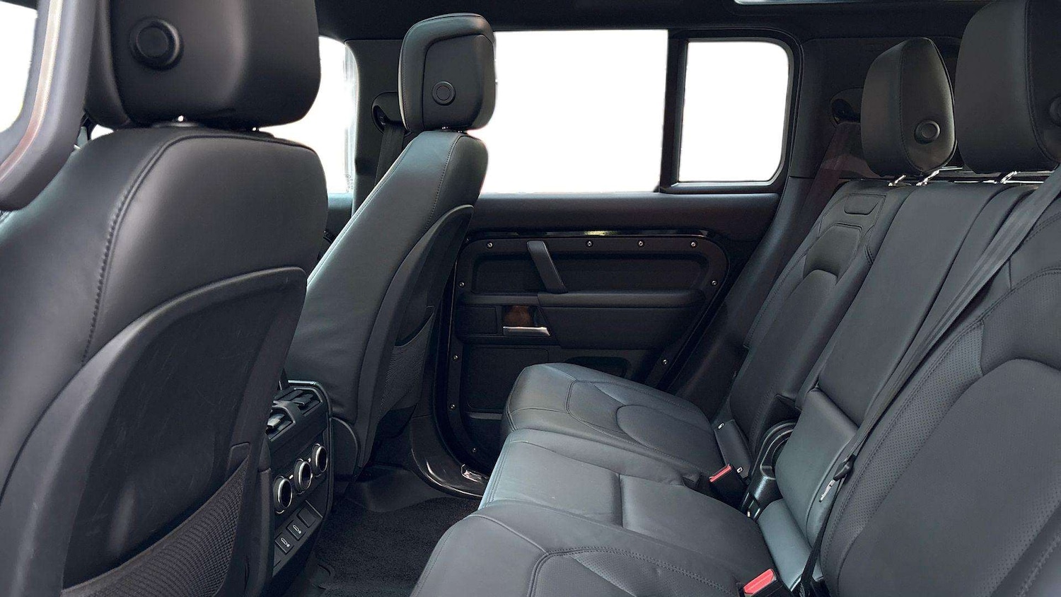 Used Land Rover Defender 2025 for sale - 77389846: Photo 4