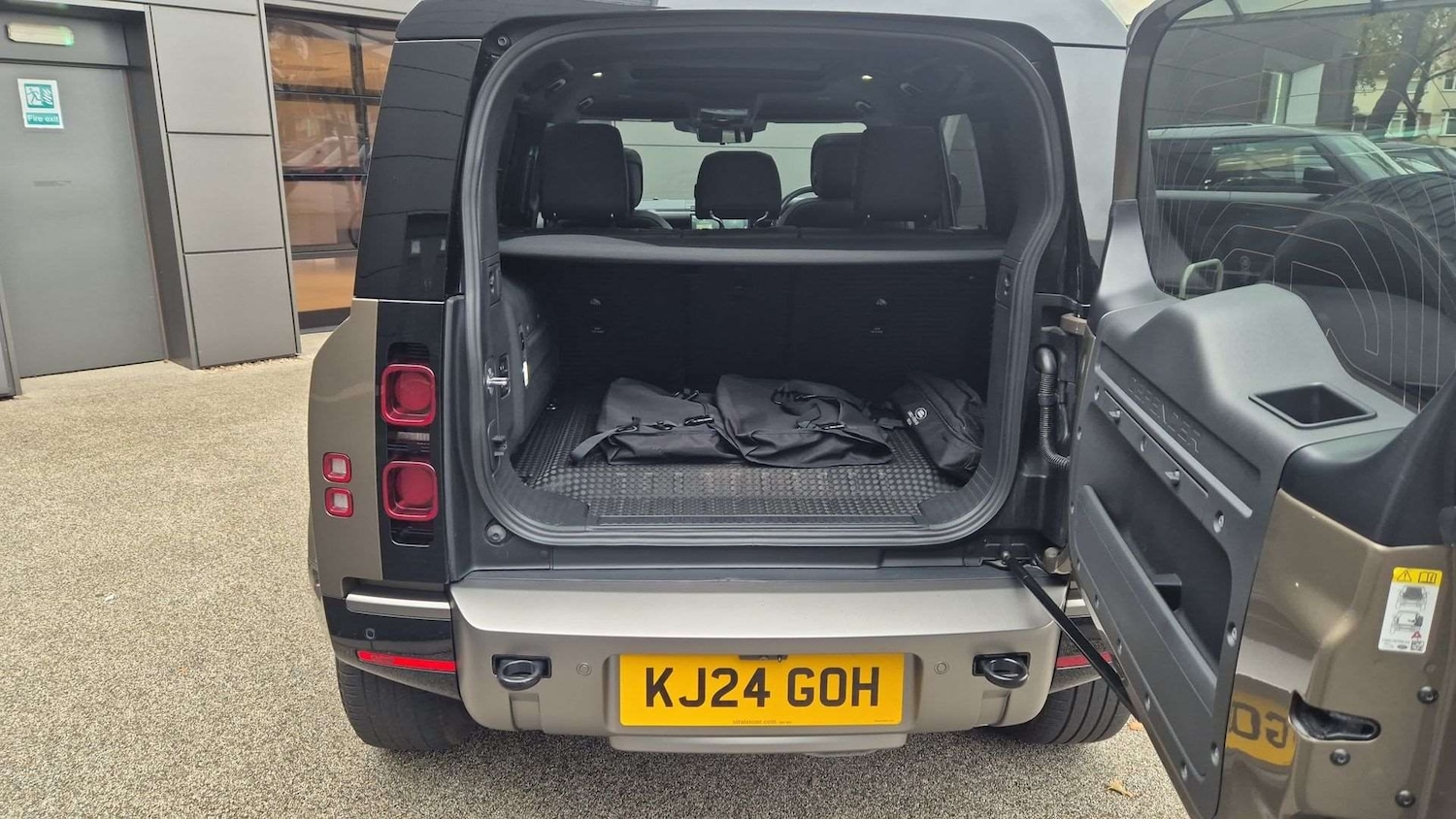 Used Land Rover Defender 2024 for sale - 76460361: Photo 10