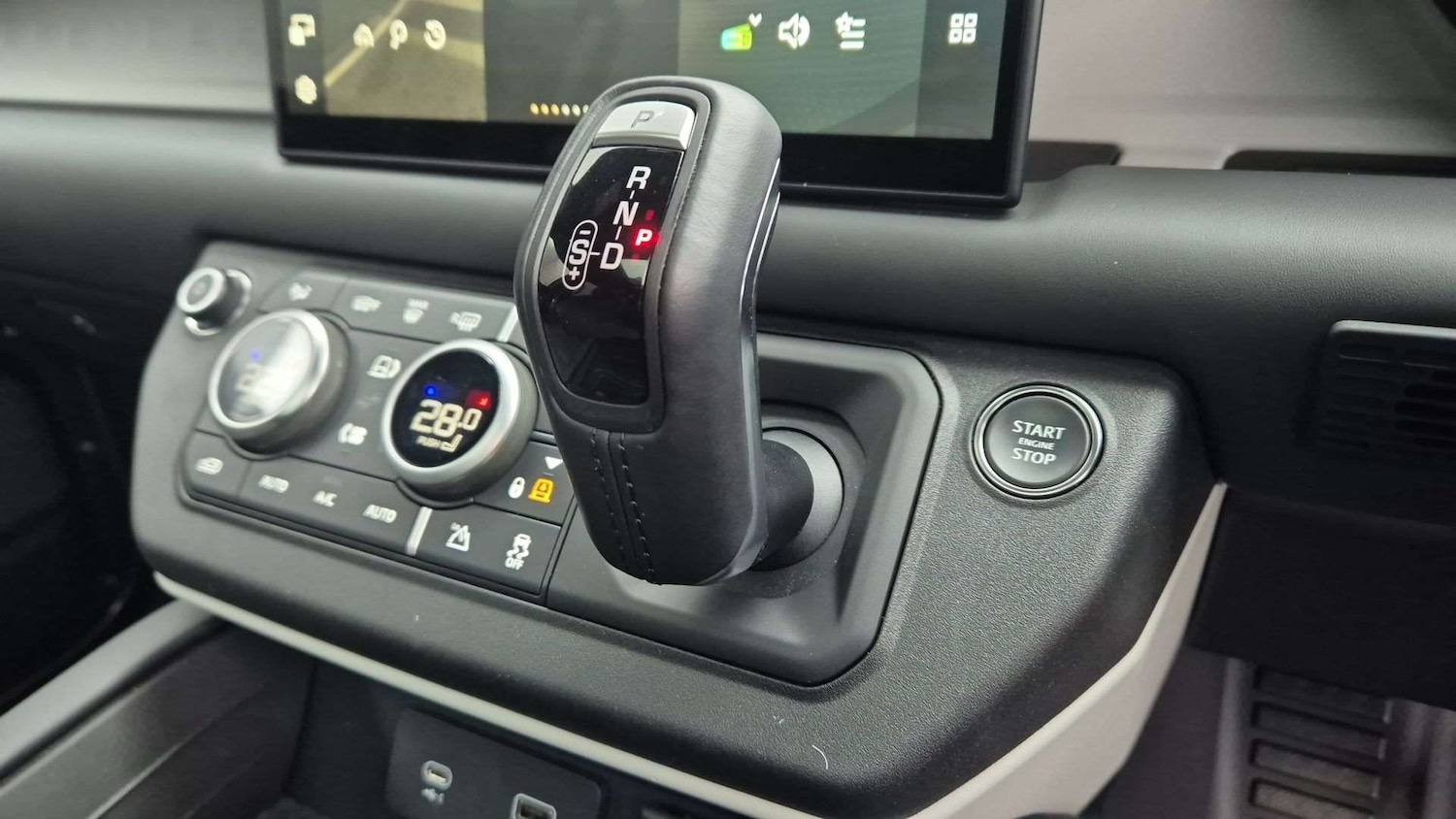 Used Land Rover Defender 2024 for sale - 76460361: Photo 13