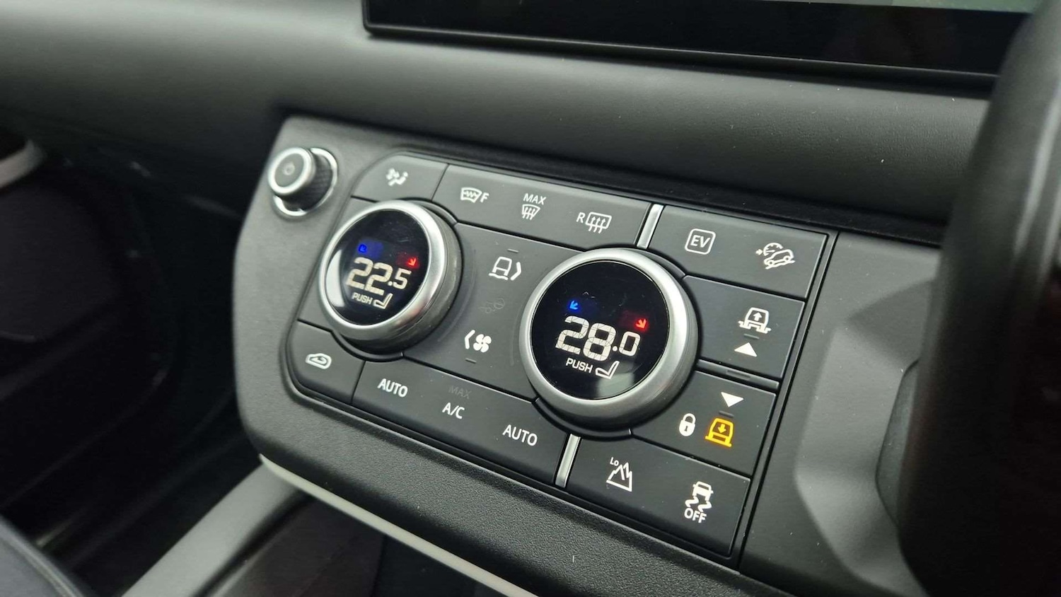 Used Land Rover Defender 2024 for sale - 76460361: Photo 22