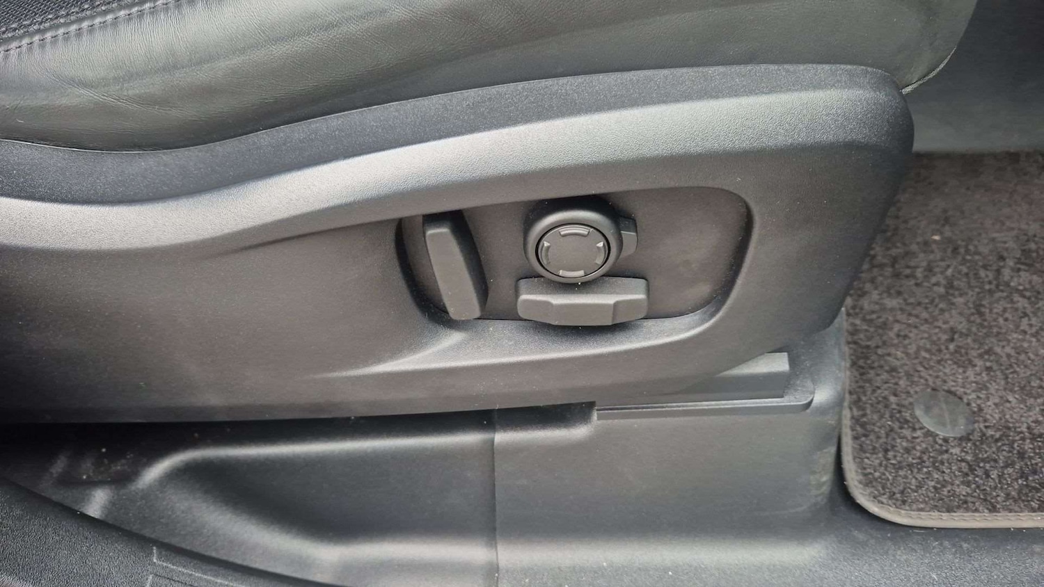 Used Land Rover Defender 2024 for sale - 76460361: Photo 29