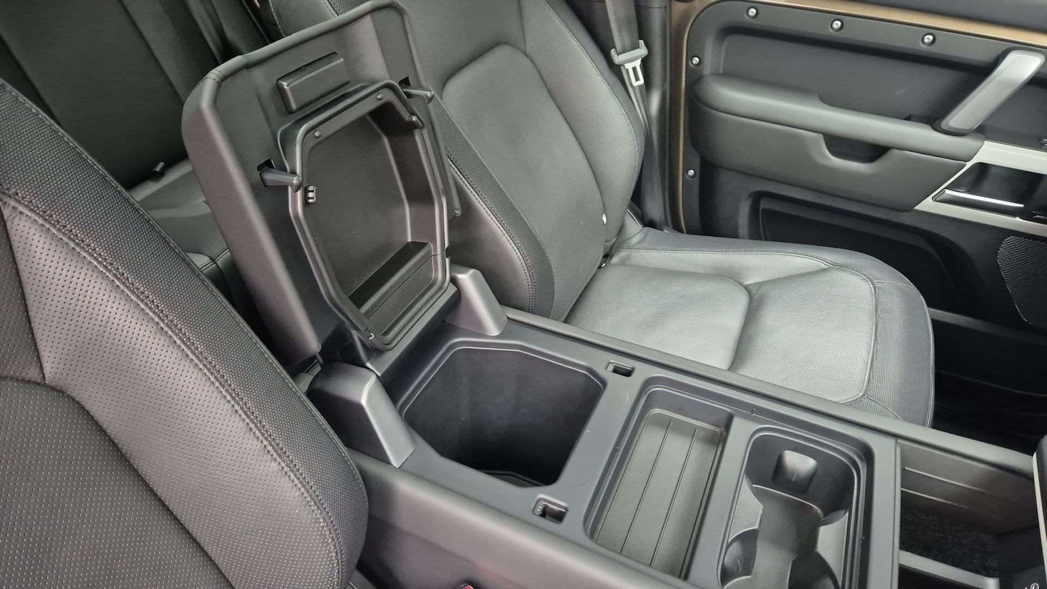 Used Land Rover Defender 2024 for sale - 76460361: Photo 31