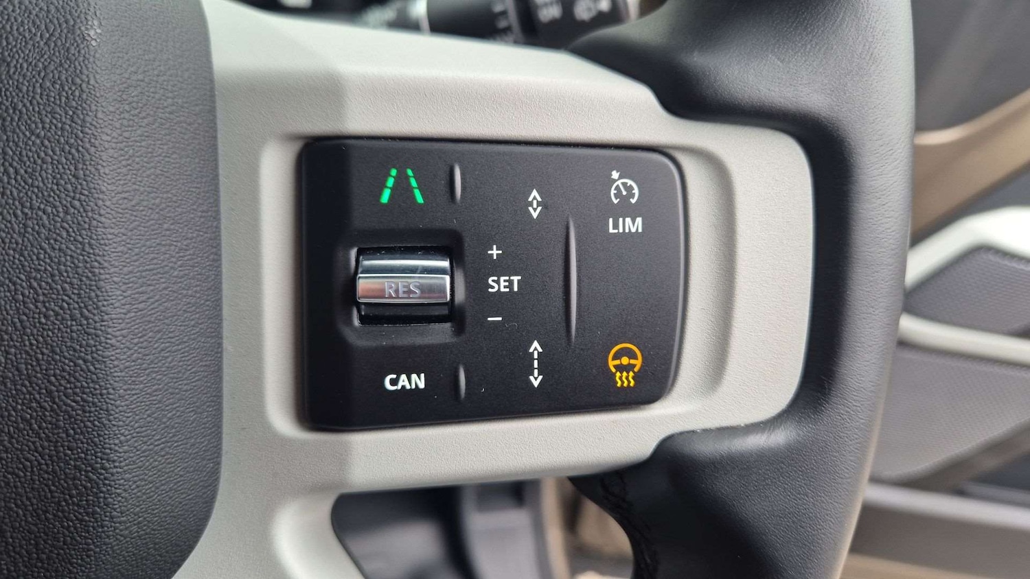 Used Land Rover Defender 2024 for sale - 76460361: Photo 32