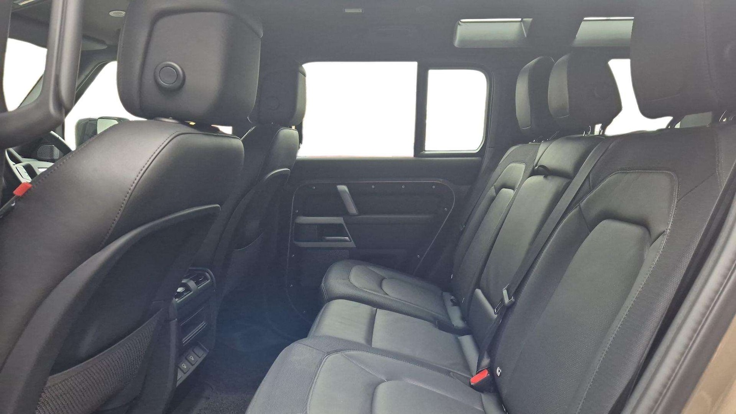 Used Land Rover Defender 2024 for sale - 76460361: Photo 4