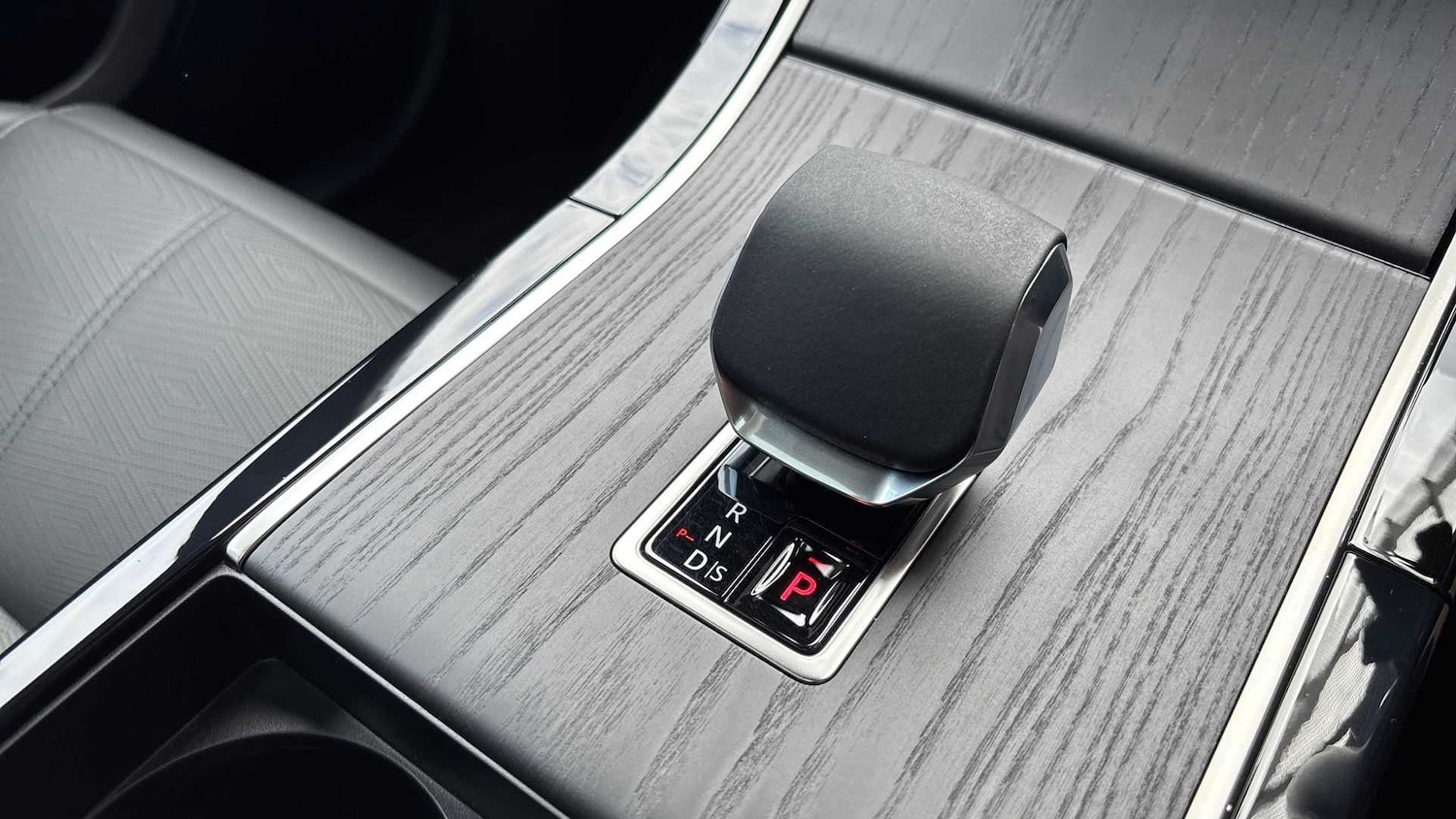 Used Land Rover Range Rover Velar 2025 for sale - 76459787: Photo 13