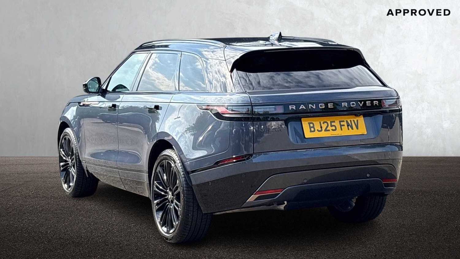 Used Land Rover Range Rover Velar 2025 for sale - 76459787: Photo 2