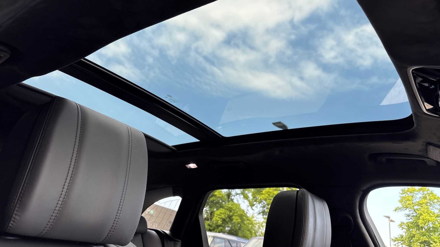 Used Land Rover Range Rover Velar 2025 for sale - 76459787: Photo 21