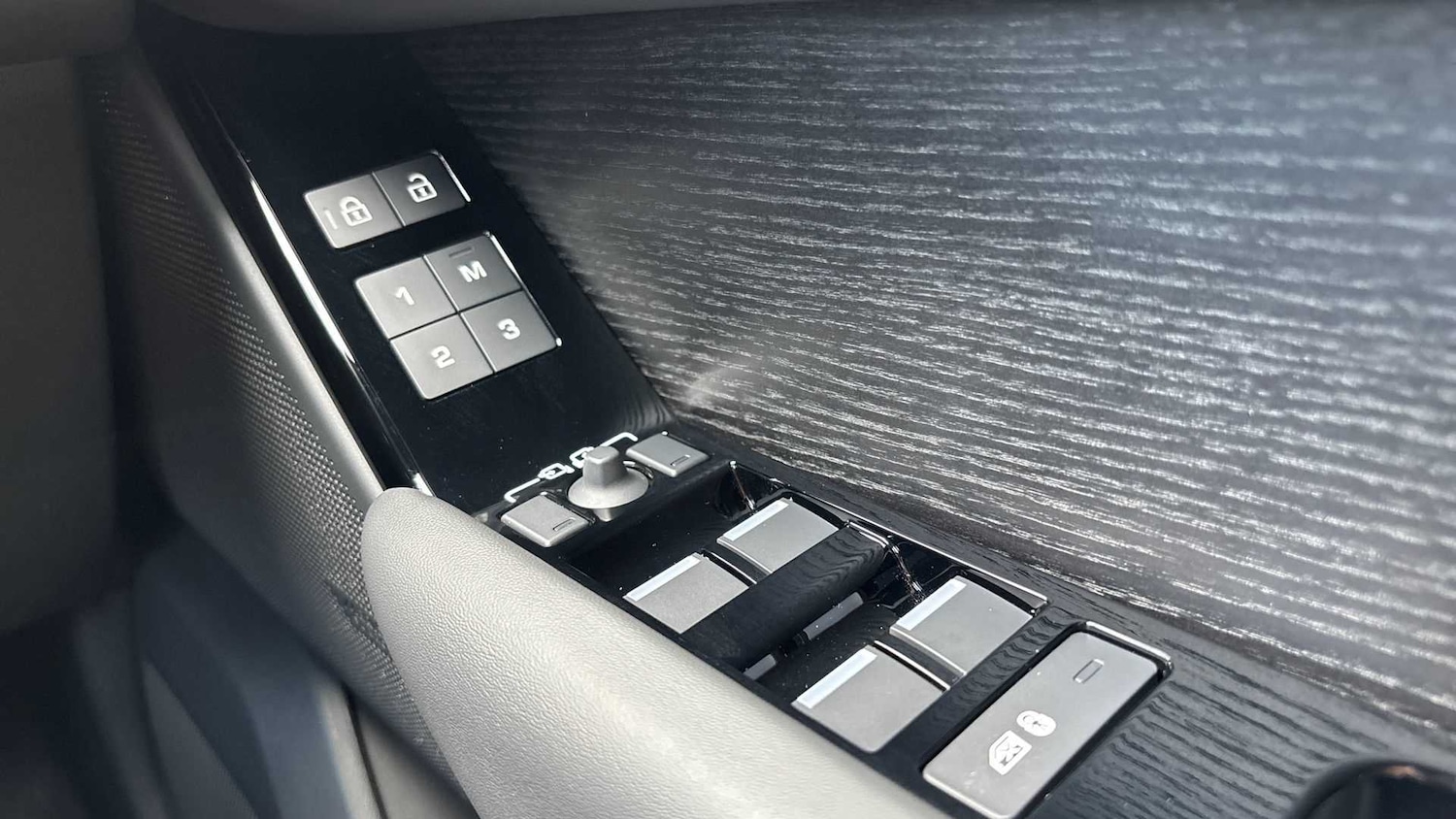 Used Land Rover Range Rover Velar 2025 for sale - 76459787: Photo 25