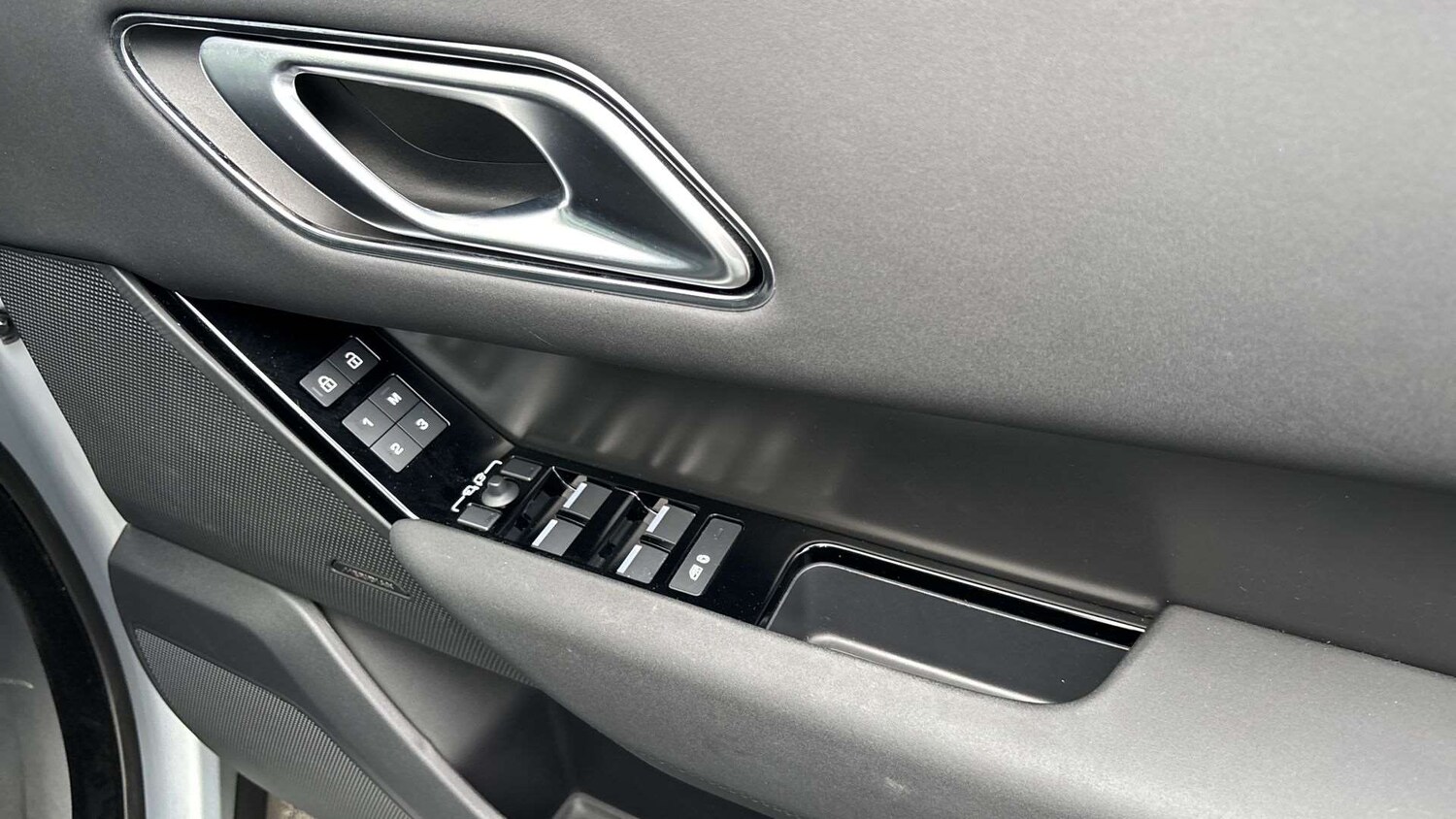 Used Land Rover Range Rover Velar 2023 for sale - 76967728: Photo 32