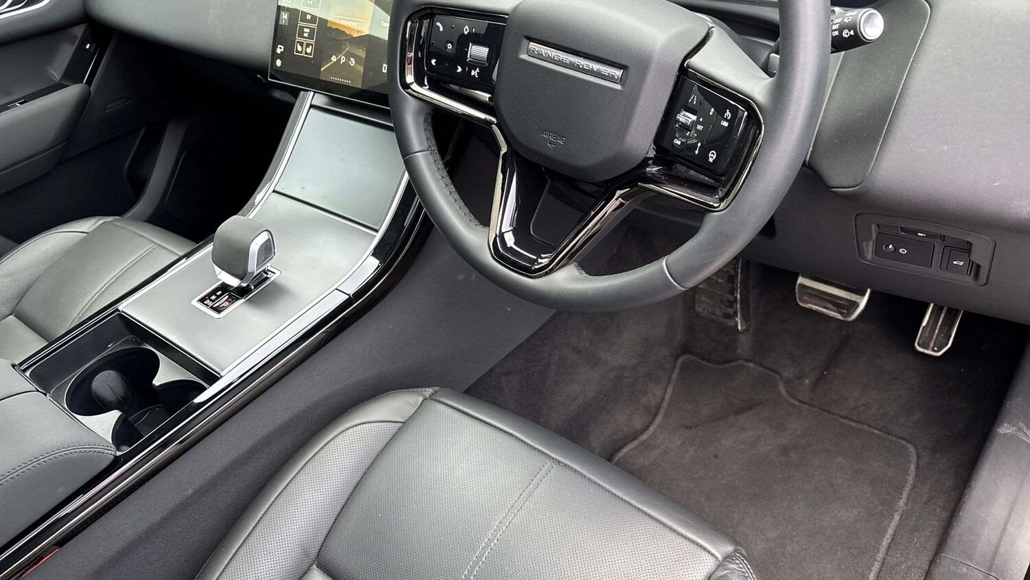 Used Land Rover Range Rover Velar 2023 for sale - 76967728: Photo 33