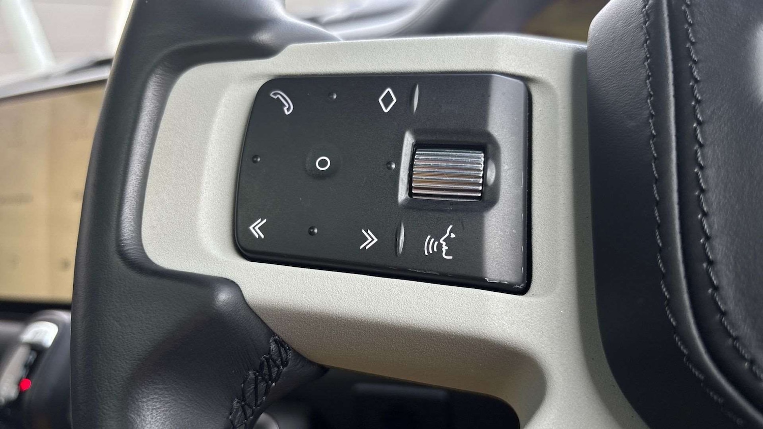 Used Land Rover Defender 2023 for sale - 76460172: Photo 31