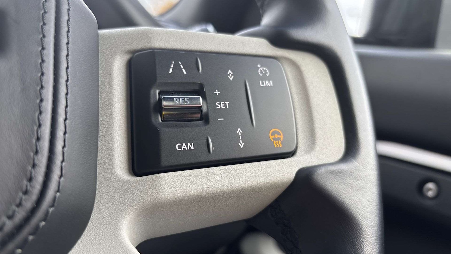 Used Land Rover Defender 2023 for sale - 76460172: Photo 32