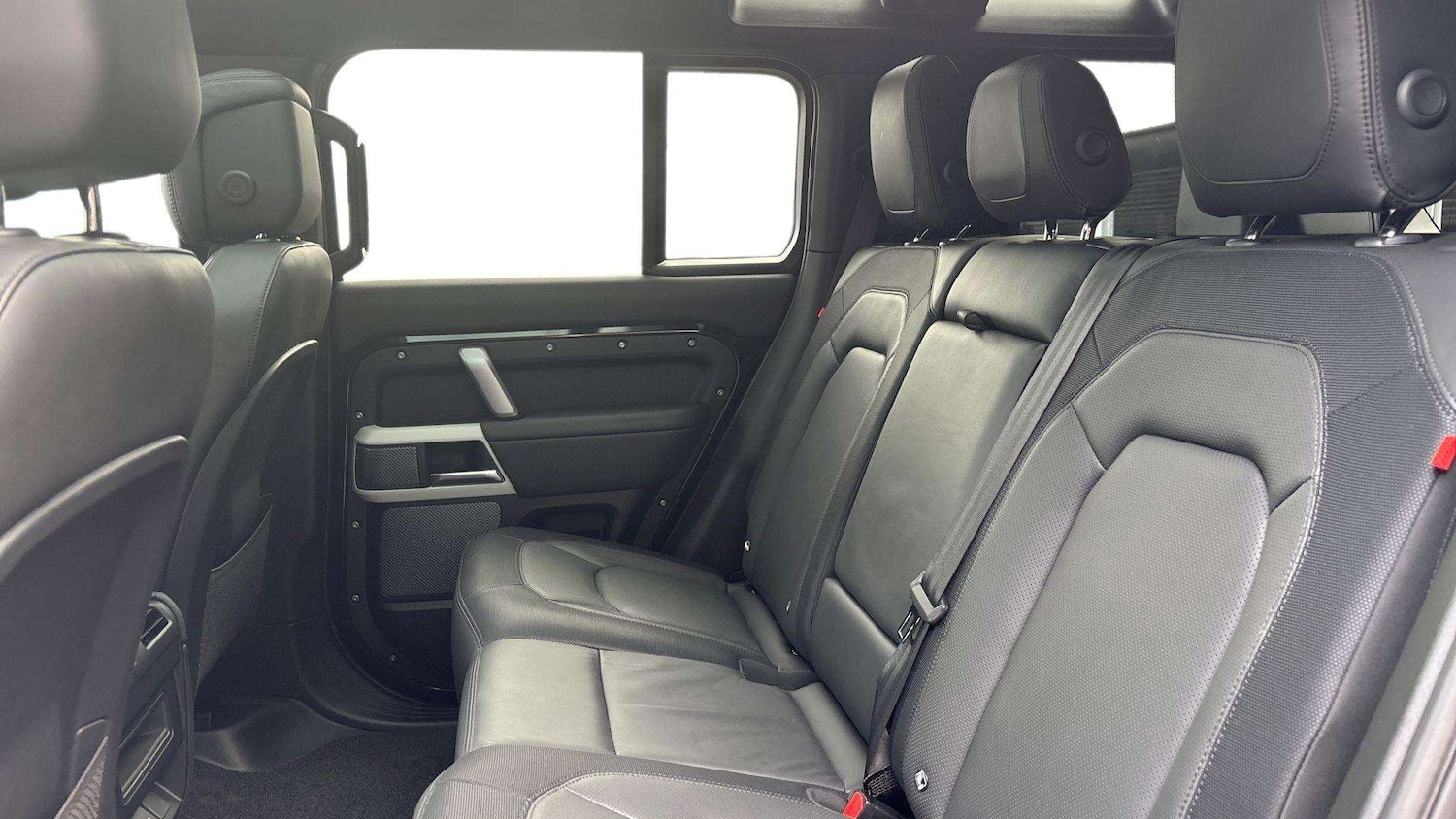 Used Land Rover Defender 2023 for sale - 76460172: Photo 4