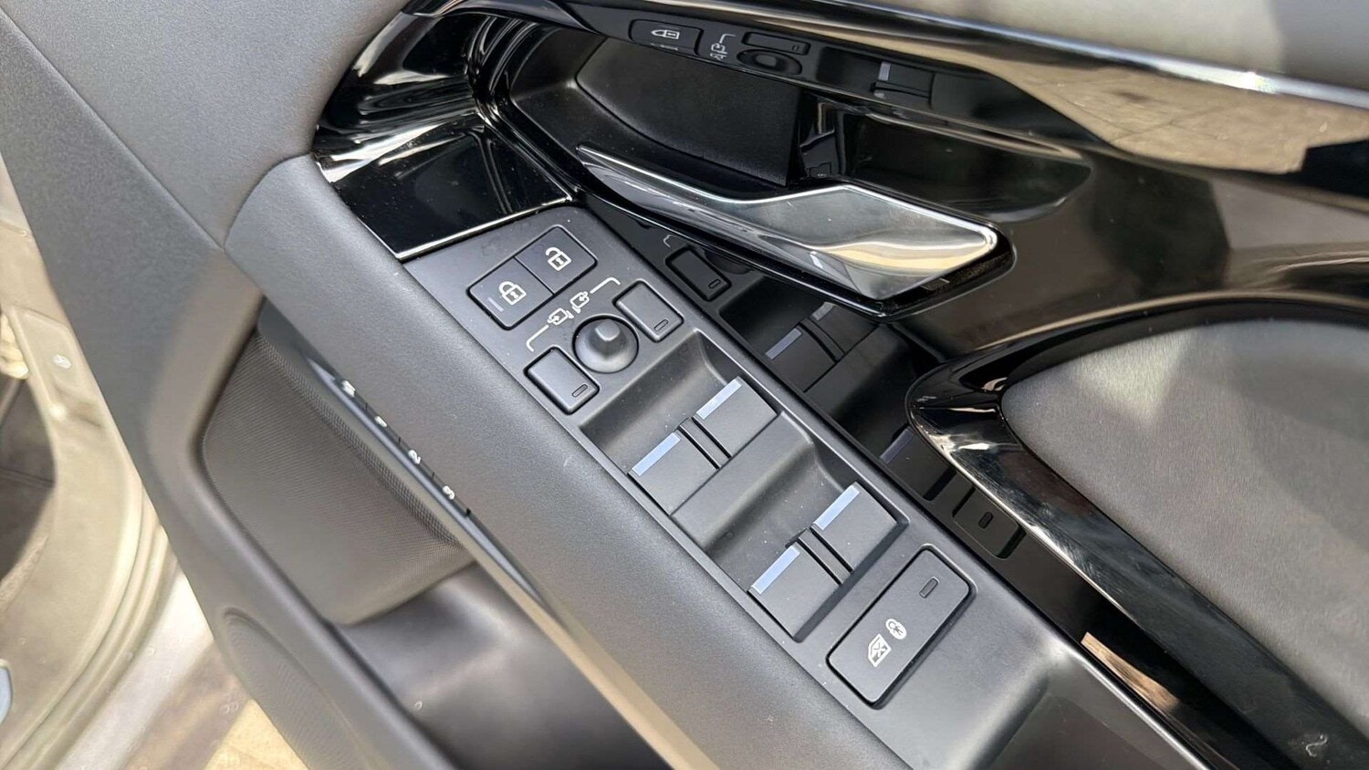 Used Land Rover Range Rover Evoque 2025 for sale - 77244985: Photo 25