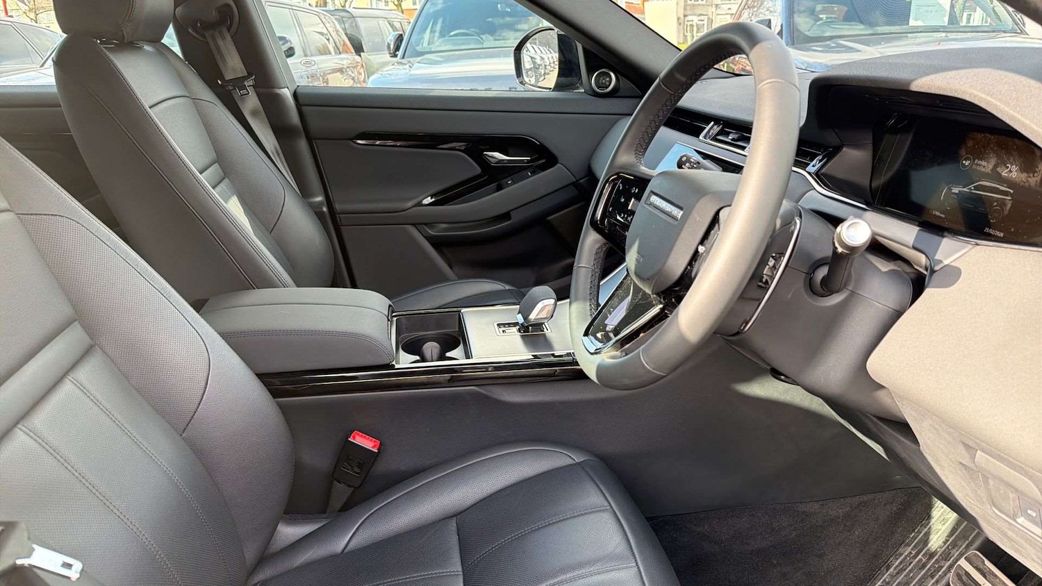 Used Land Rover Range Rover Evoque 2025 for sale - 77244985: Photo 32