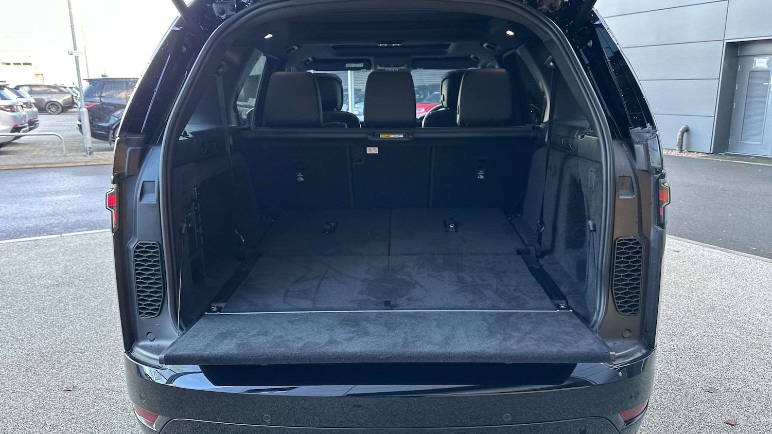 Used Land Rover Discovery 2025 for sale - 77093433: Photo 10