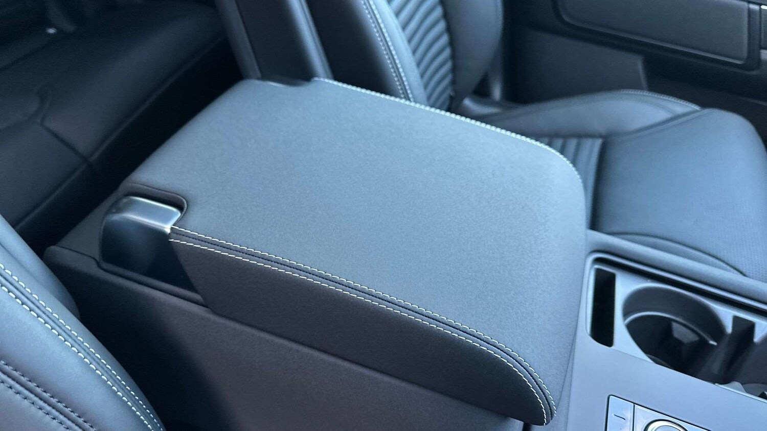 Used Land Rover Discovery 2025 for sale - 77093433: Photo 32