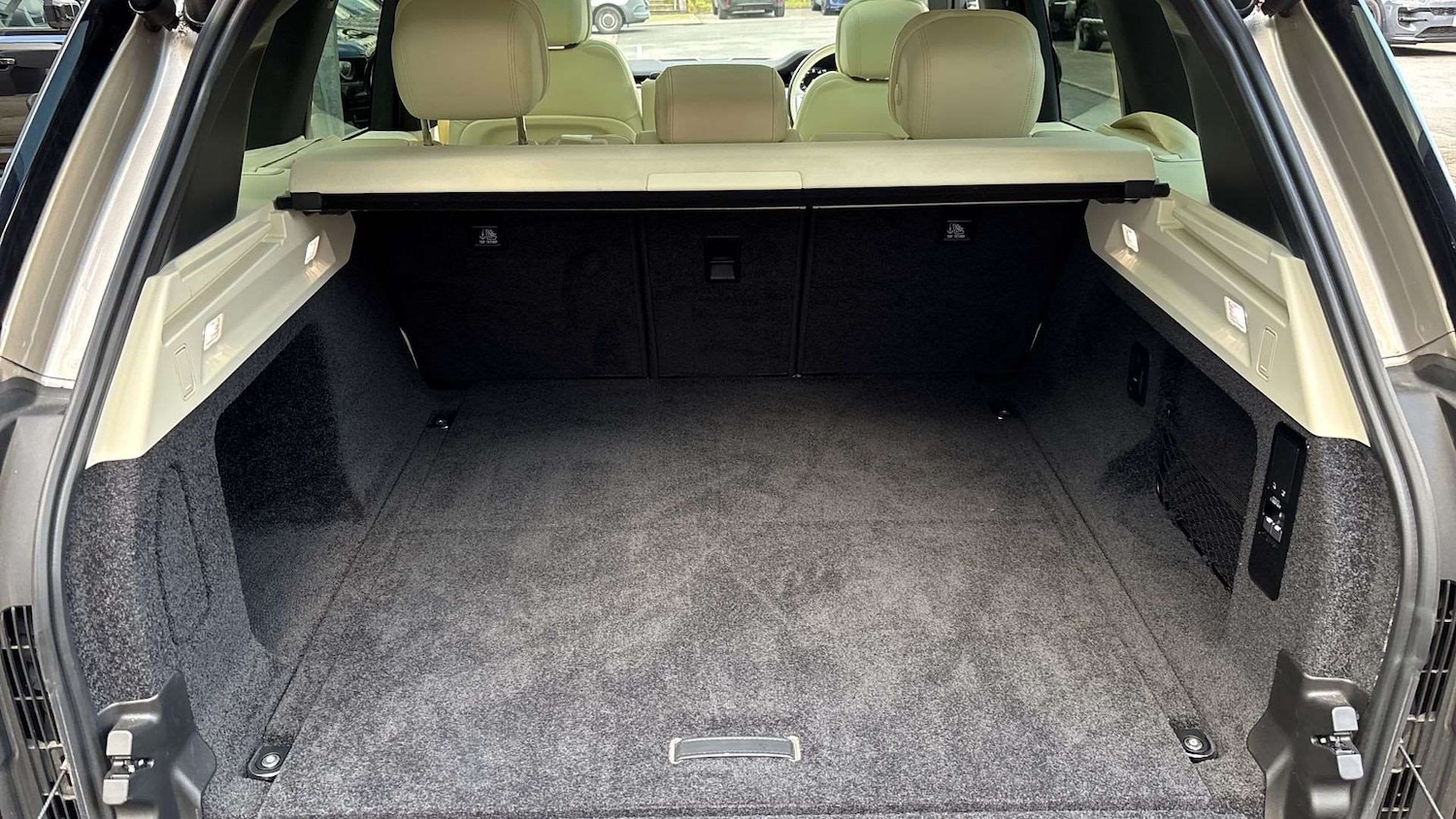 Used Land Rover Range Rover 2023 for sale - 77000211: Photo 10