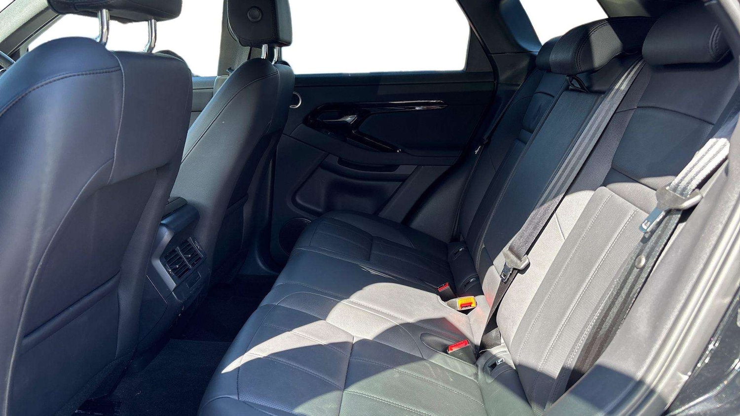 Used Land Rover Range Rover Evoque 2025 for sale - 78221252: Photo 4