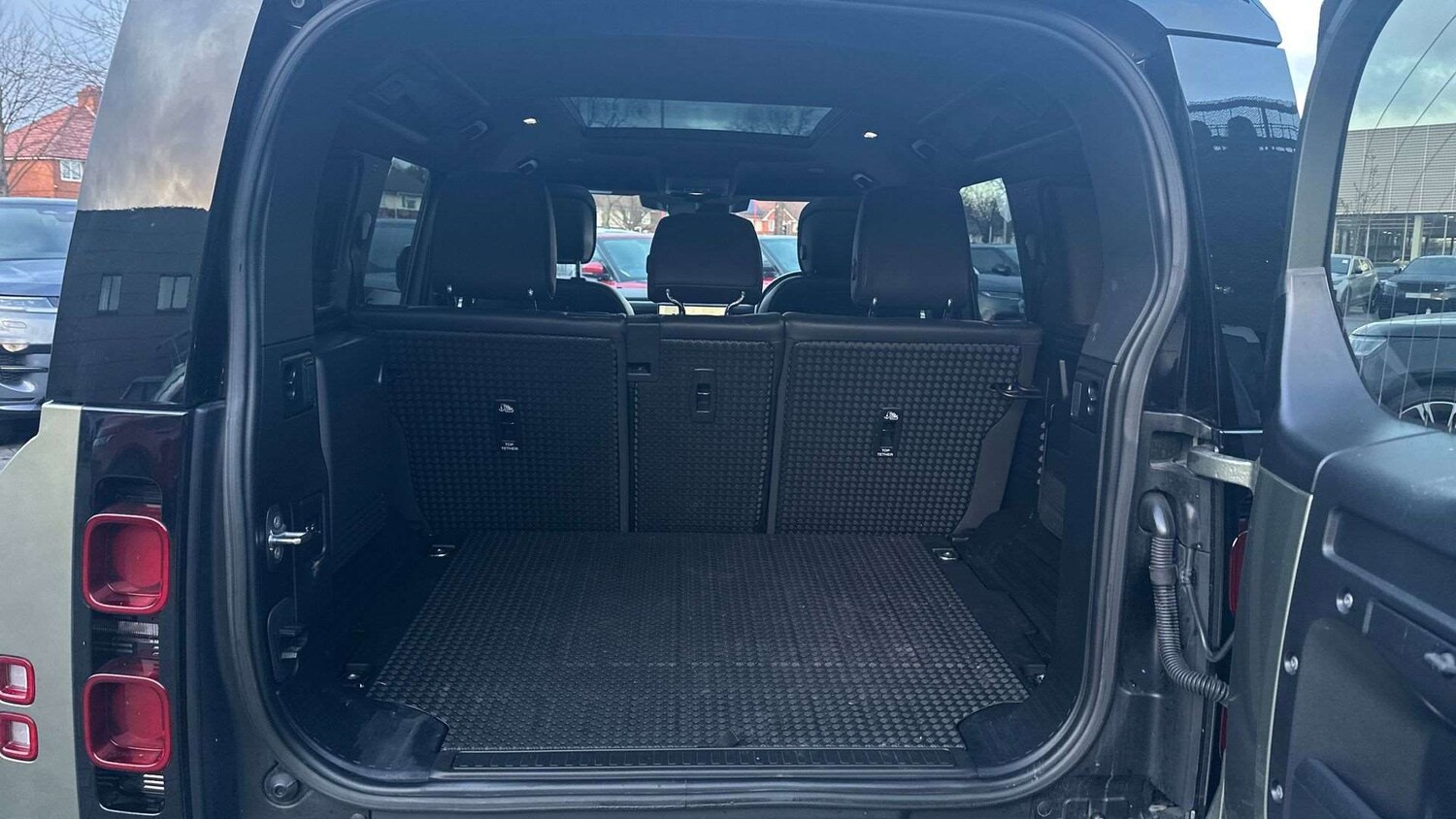 Used Land Rover Defender 2022 for sale - 77740770: Photo 10