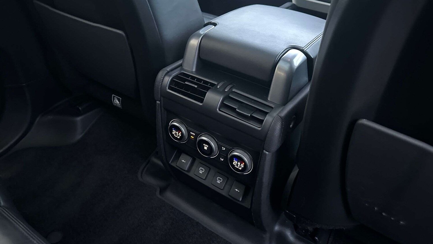 Used Land Rover Defender 2022 for sale - 77740770: Photo 18