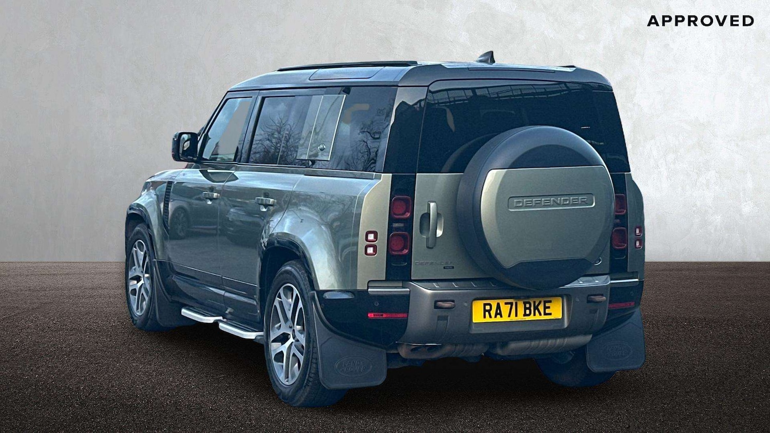 Used Land Rover Defender 2022 for sale - 77740770: Photo 2