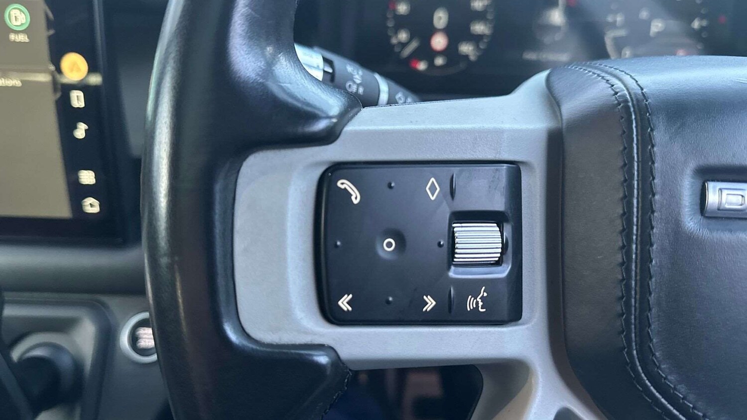 Used Land Rover Defender 2022 for sale - 77740770: Photo 30