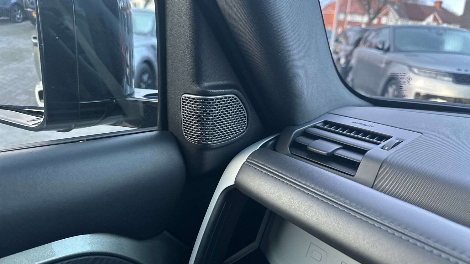 Used Land Rover Defender 2022 for sale - 77740770: Photo 32