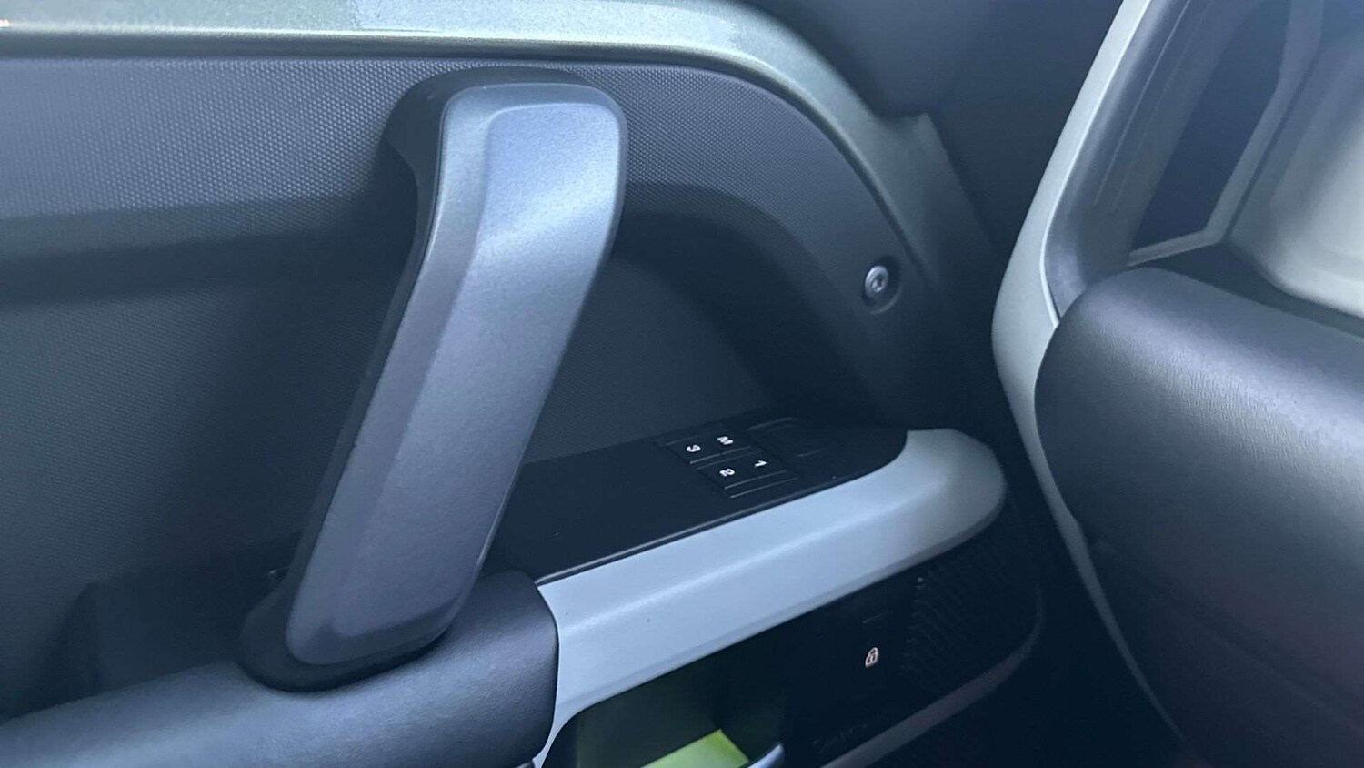 Used Land Rover Defender 2022 for sale - 77740770: Photo 33