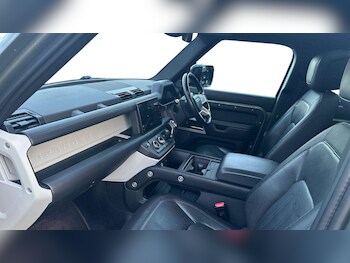 Used Land Rover Defender 2022 for sale - 77740770: Photo