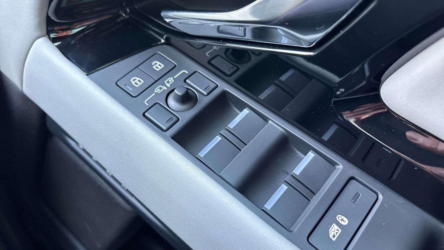 Used Land Rover Range Rover Evoque 2025 for sale - 76851572: Photo 32