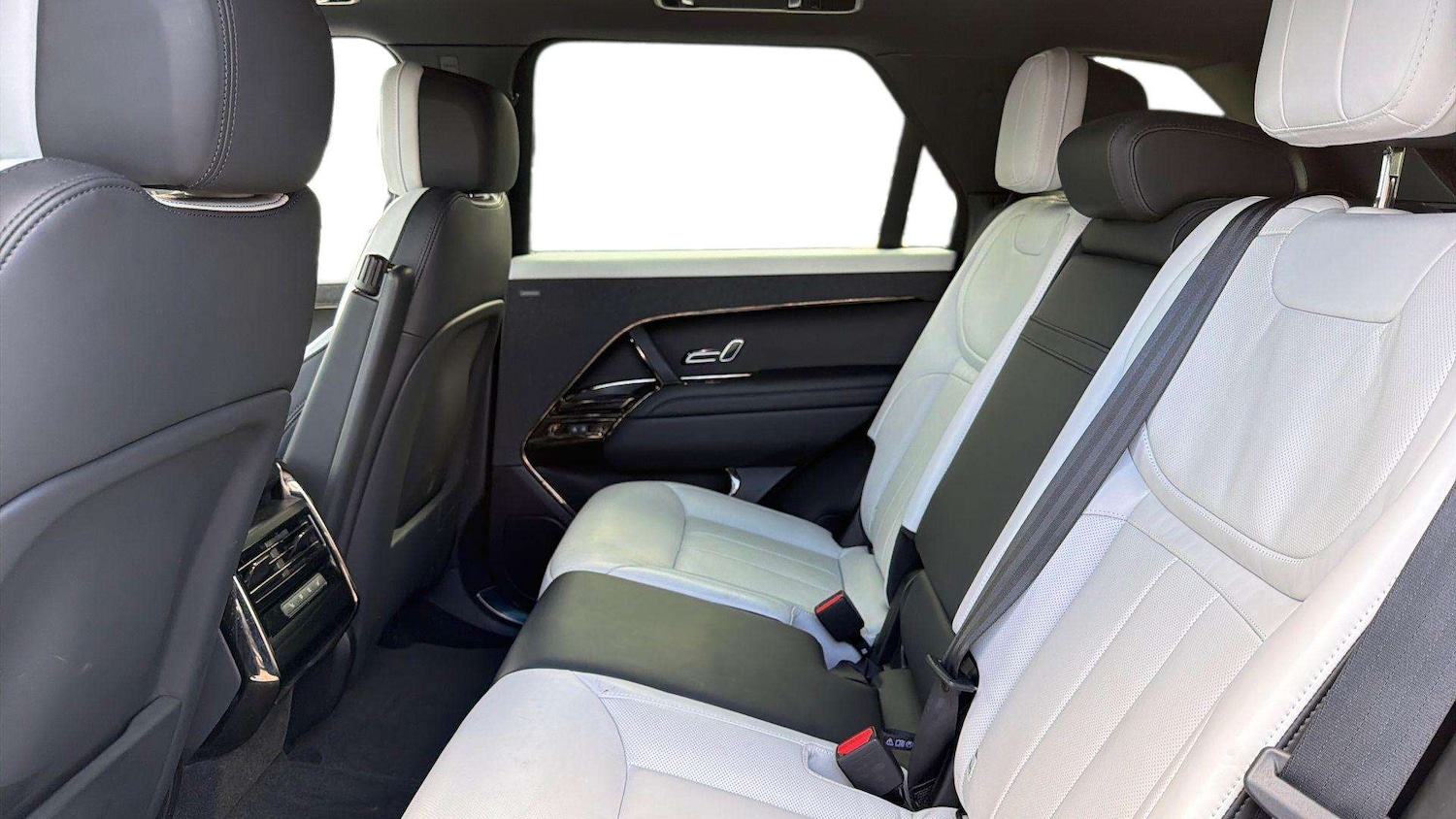 Used Land Rover Range Rover Sport 2024 for sale - 77857803: Photo 4