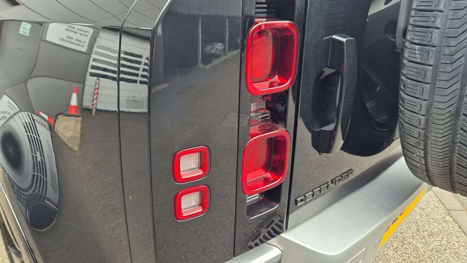 Used Land Rover Defender 2023 for sale - 76460347: Photo 19