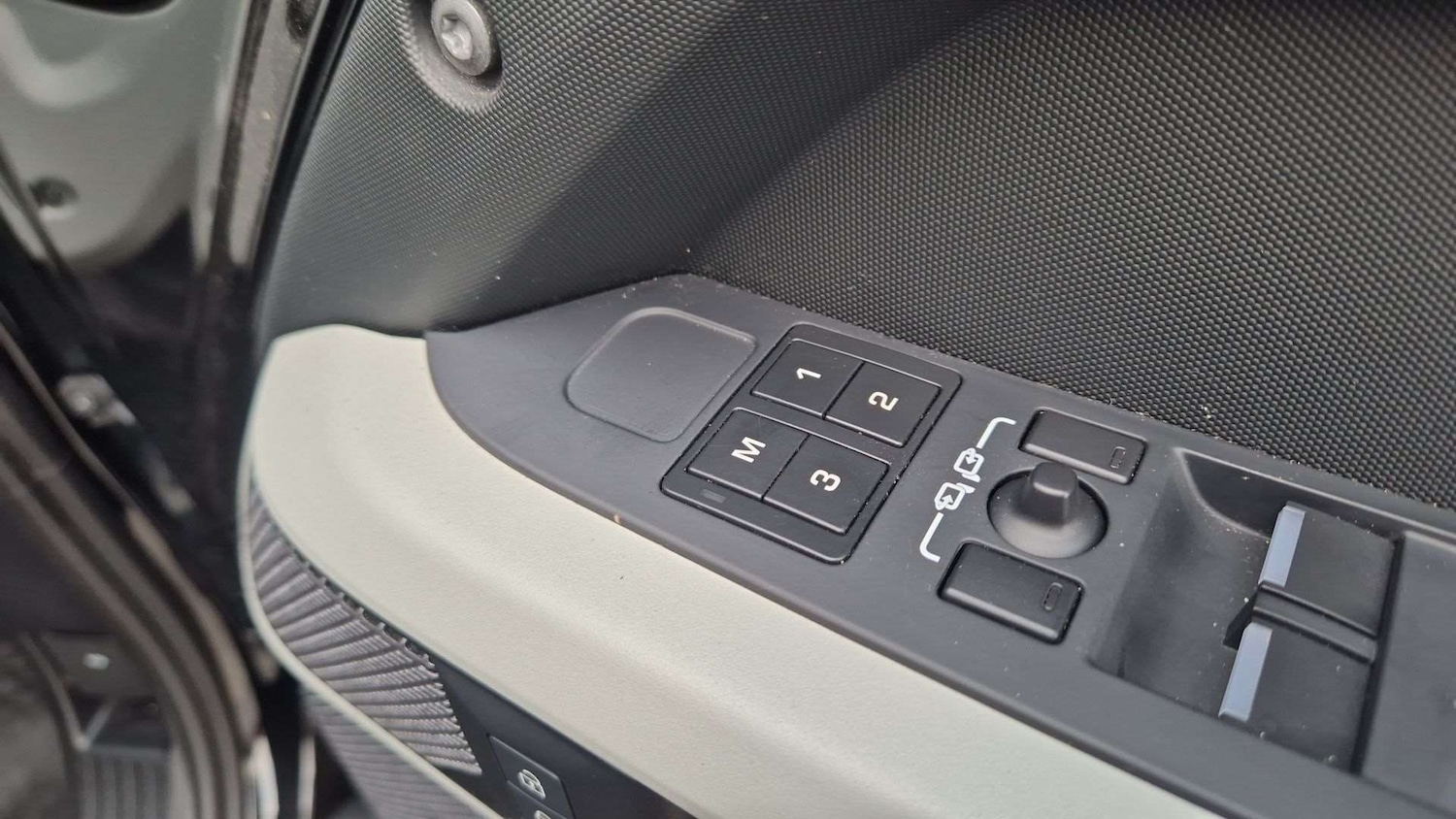 Used Land Rover Defender 2023 for sale - 76460347: Photo 25