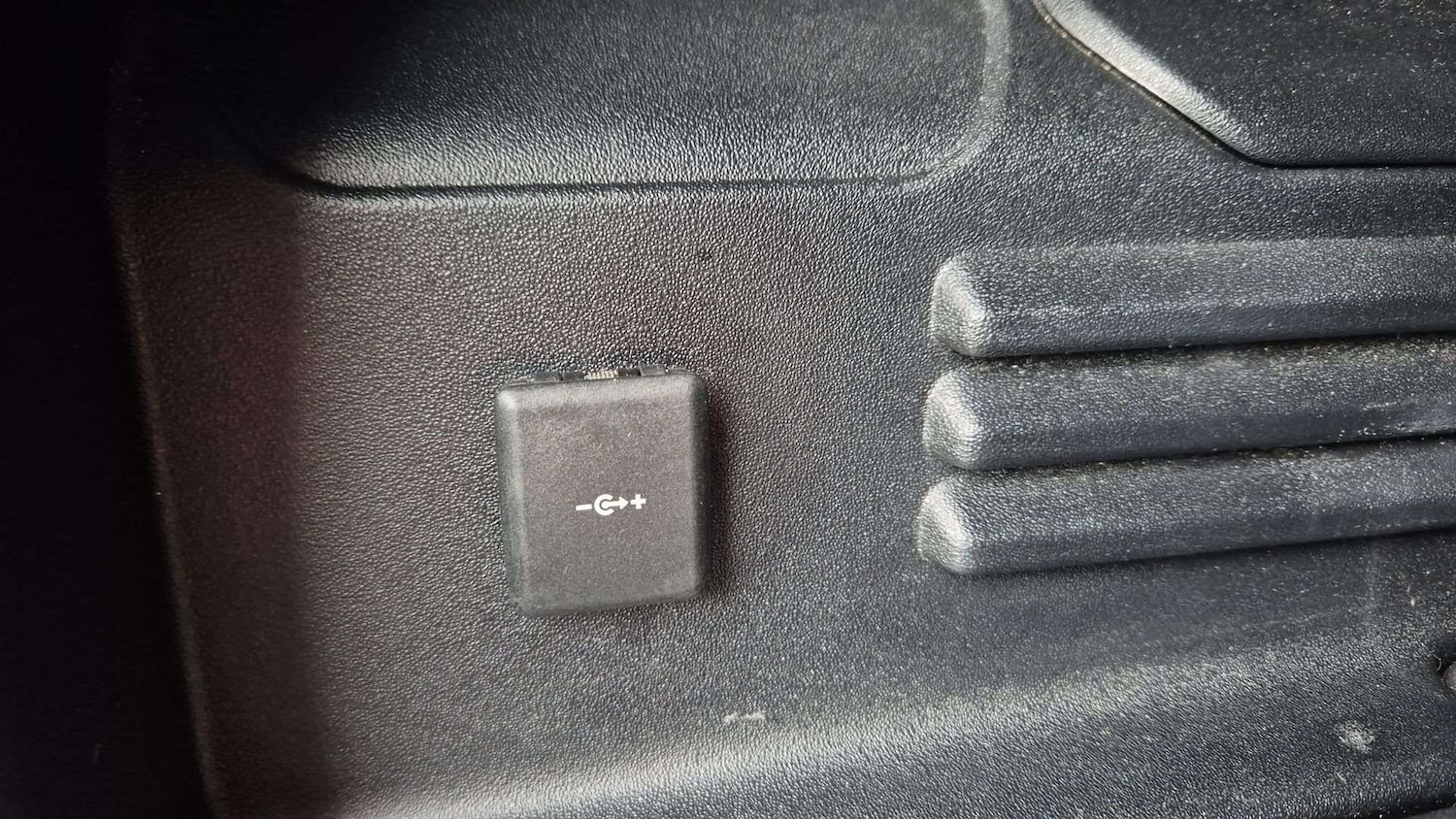 Used Land Rover Defender 2023 for sale - 76460347: Photo 30