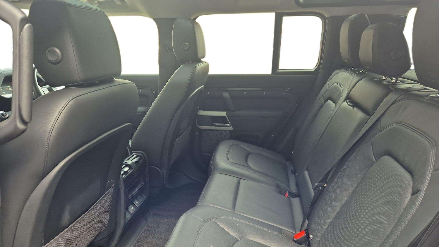 Used Land Rover Defender 2023 for sale - 76460347: Photo 4