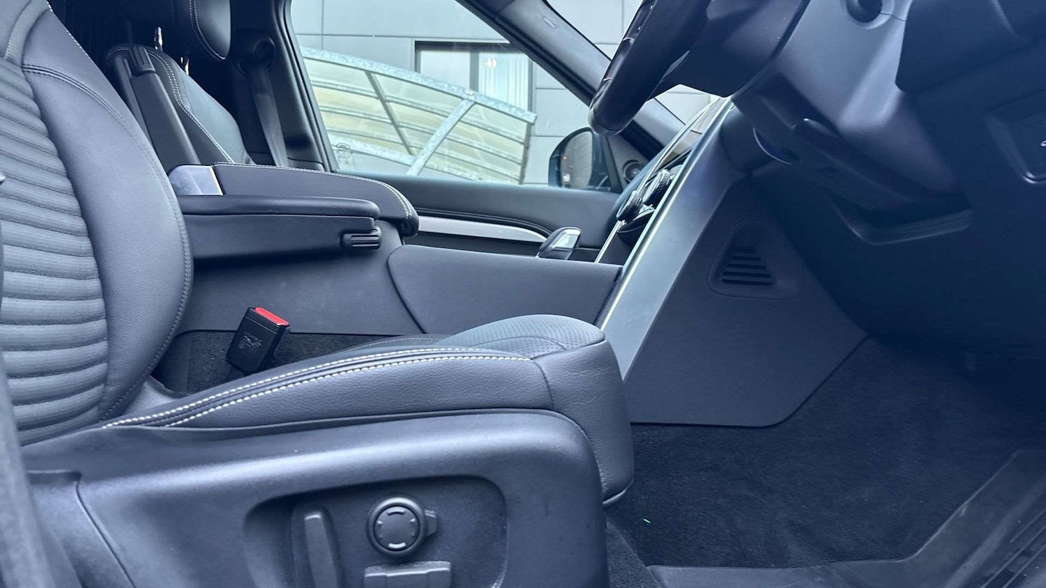 Used Land Rover Discovery 2023 for sale - 76460426: Photo 34