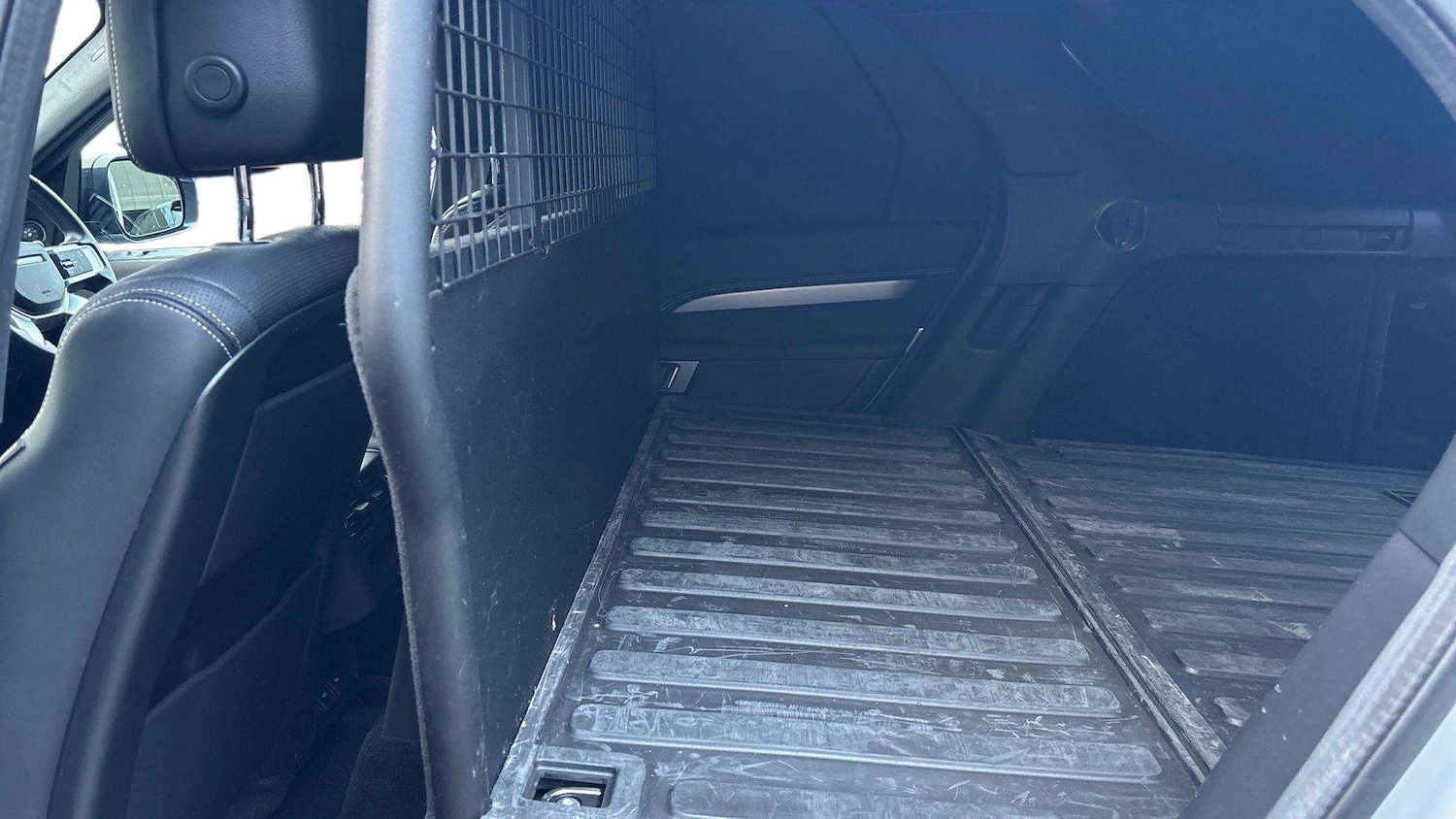 Used Land Rover Discovery 2023 for sale - 76460426: Photo 4