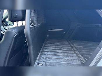 Used Land Rover Discovery 2023 for sale - 76460426: Photo