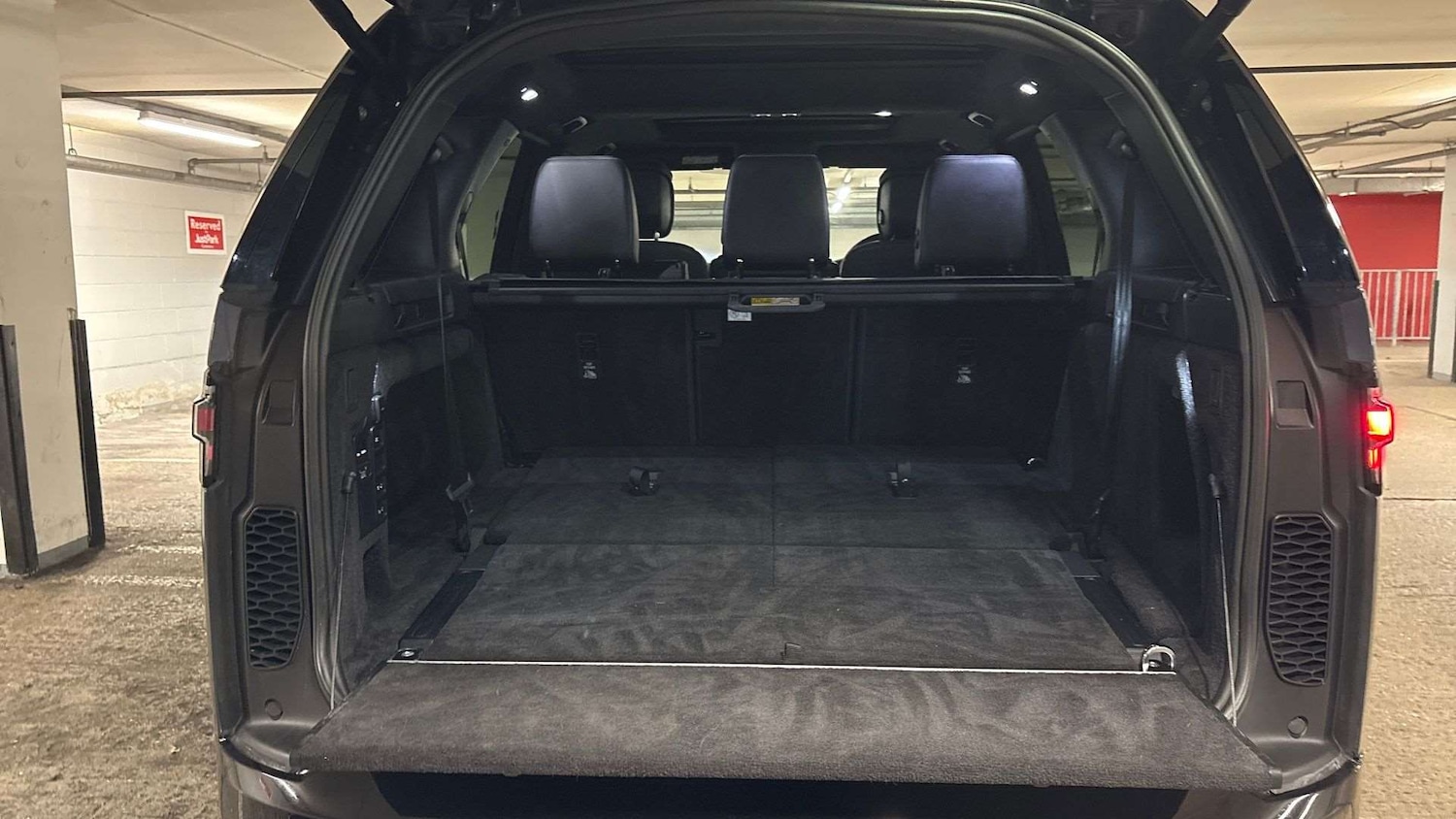 Used Land Rover Discovery 2024 for sale - 77373770: Photo 10