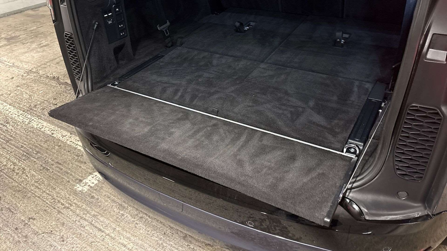 Used Land Rover Discovery 2024 for sale - 77373770: Photo 32