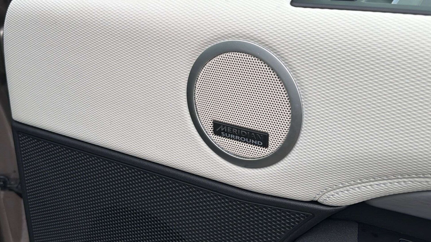 Used Land Rover Discovery 2024 for sale - 77913576: Photo 24