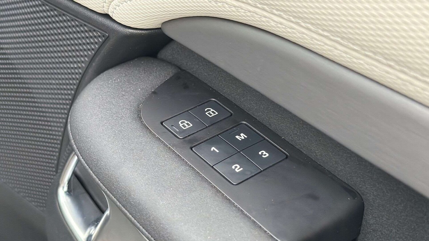 Used Land Rover Discovery 2024 for sale - 77913576: Photo 25