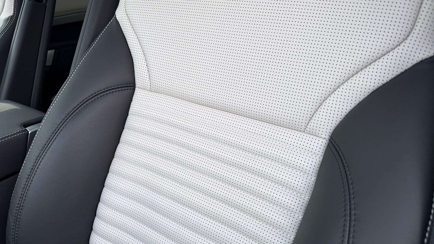 Used Land Rover Discovery 2024 for sale - 77913576: Photo 33