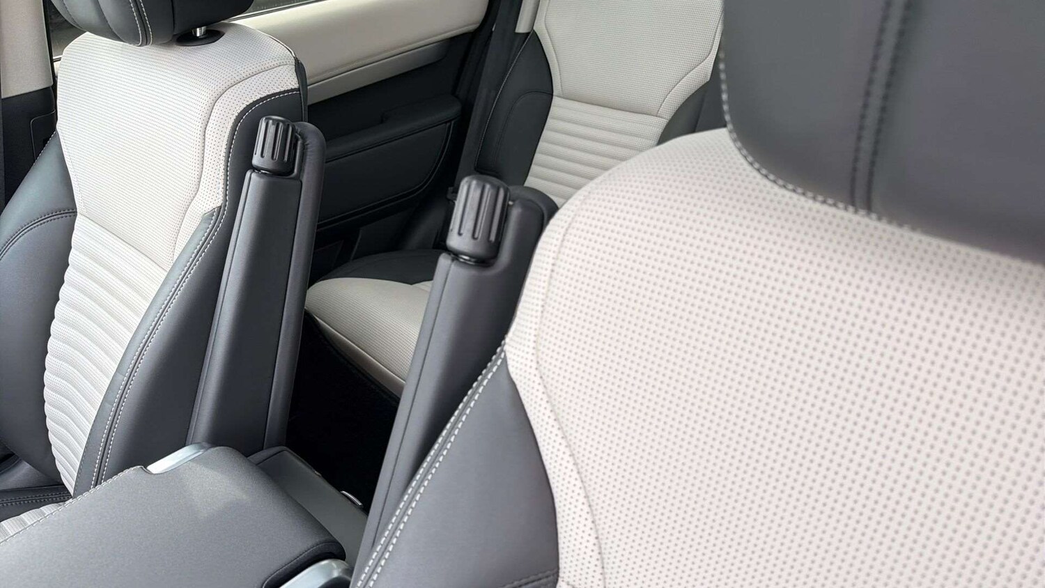 Used Land Rover Discovery 2024 for sale - 77913576: Photo 34